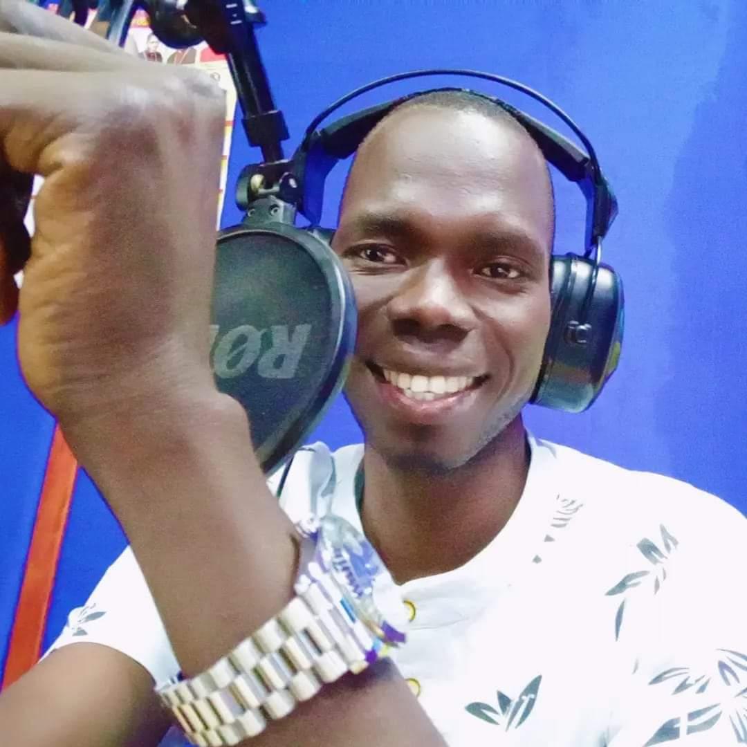 What a weekend kick off!
Enjoy every bit of your Friday evening hits with #Riccardo in #Captivationzone from 5-9pm.
#FridayVibes 
#PeaceOfChristForAll