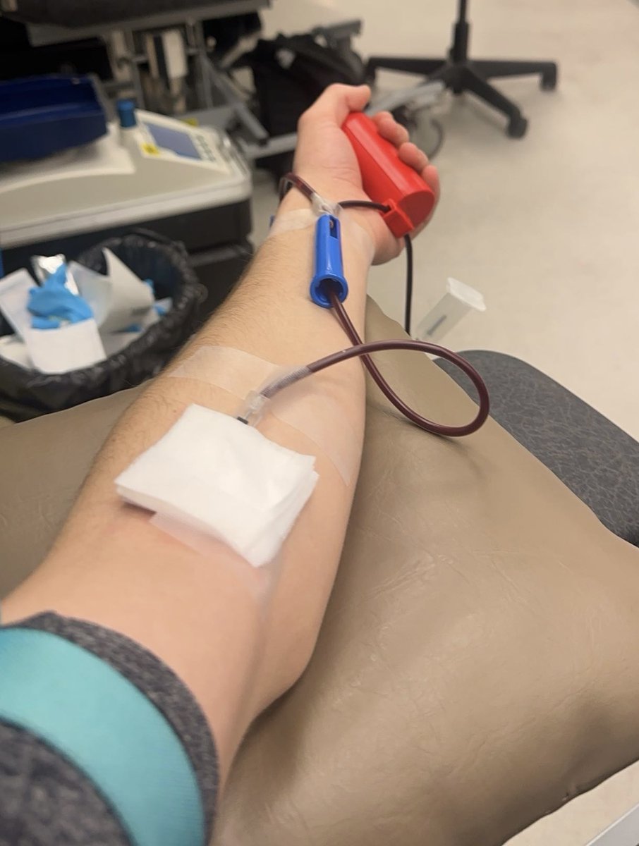 #8
<a href="/CanadasLifeline/">Canadian Blood Services</a> 
<a href="/hkygivesblood/">Hockey Gives Blood</a>