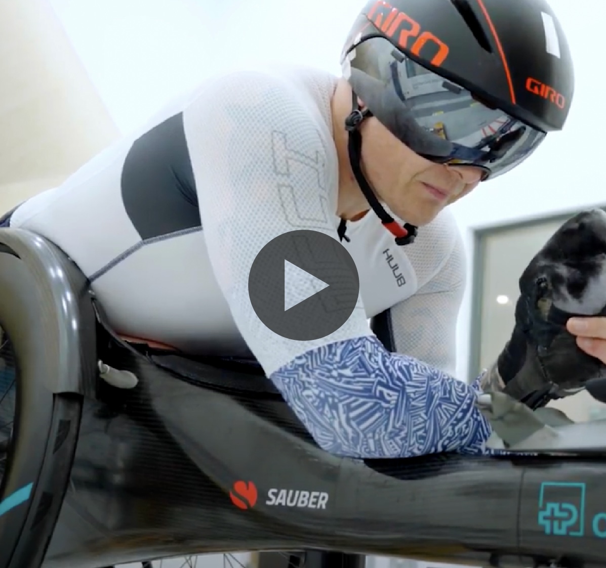 Heading towards his 25th London Marathon and 7th Paralympic Games, our support for @davidweir2012 took us to the wind tunnel with @gpwhyte, exploring all things aerodynamics to give David the gains he needs coming into this important season. huubdesign.com/blogs/huub-tv/…