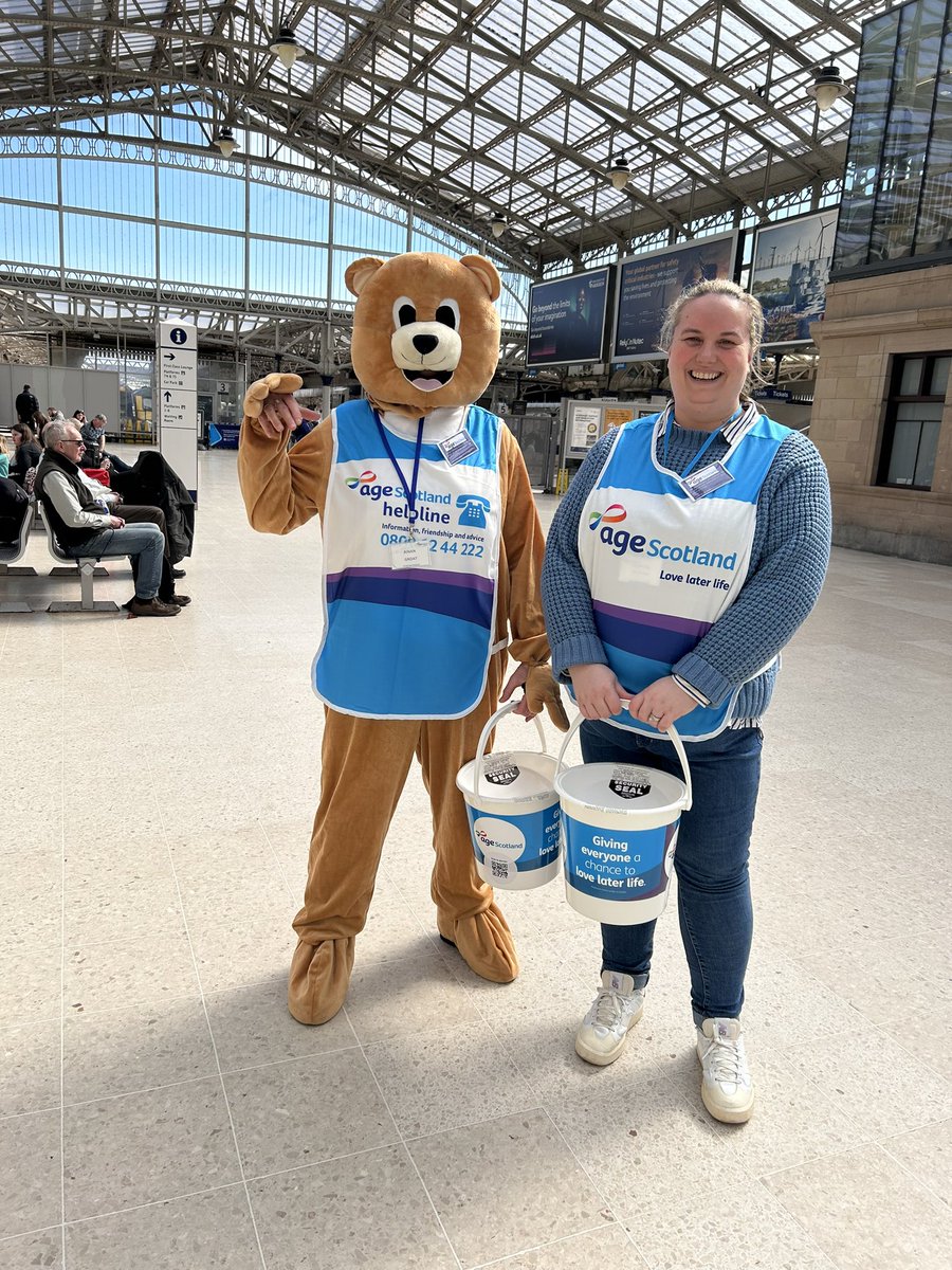 CommRailGeekery's tweet image. That’s us started in Aberdeen, fundraising for @agescotland! We’ve got Frieda the Friendship bear with us (newly named, by us, right now 😆). The weather is beautiful but it’s not very busy yet. Come see us if you’re in the area! @ScotRail @NetworkRailSCOT #CharityPartnership