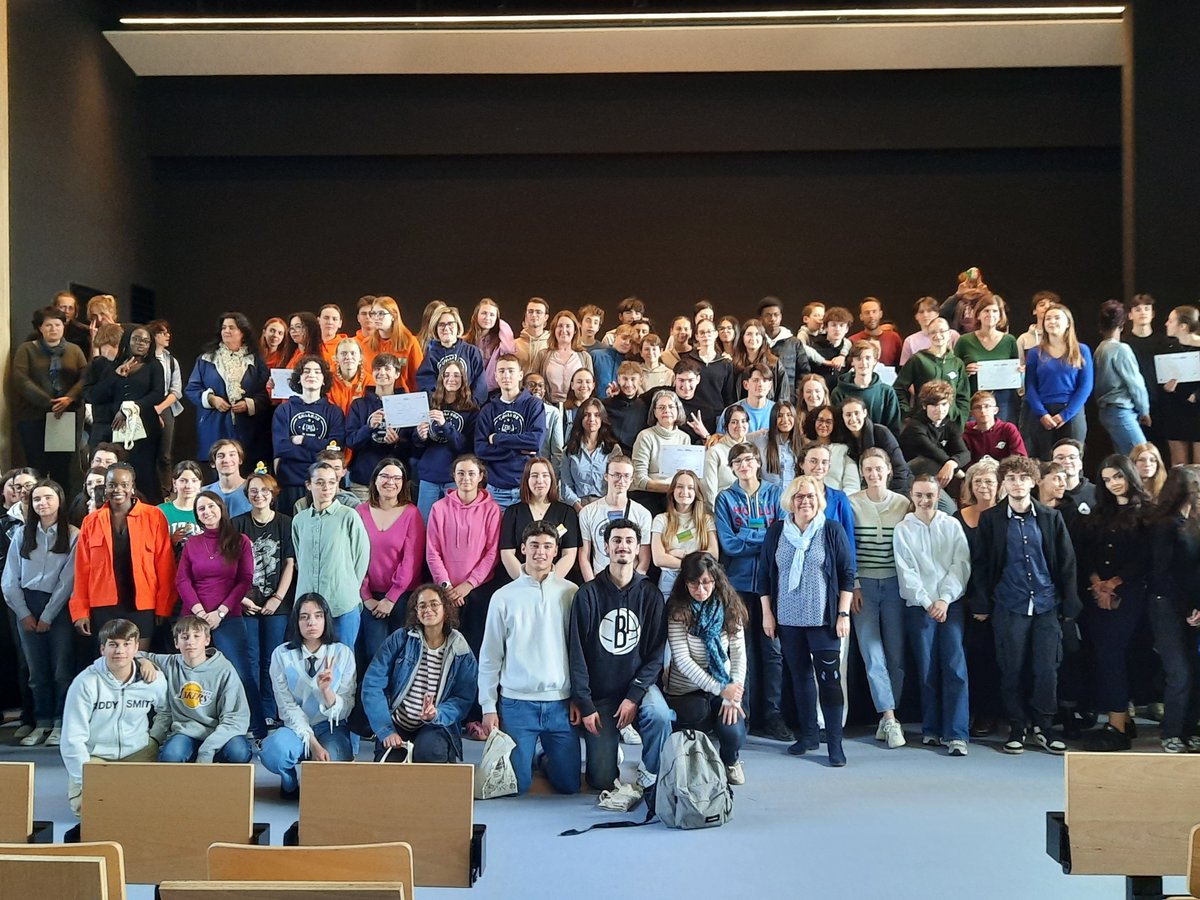 Près de 220 élèves ont participé à la finale de la 15e édition des débats citoyens en langues vivantes étrangères qui s'est tenue ce mercredi au lycée Condorcet de St Quentin. Compliments à tous les participants pour leur esprit de coopération, et félicitations aux lauréats ! 💬