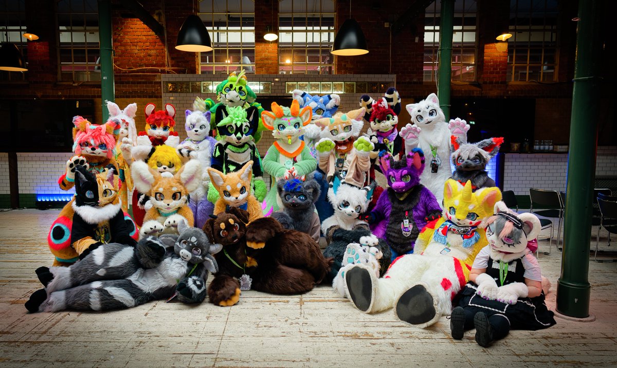 Konnichiwa, we are @KemodeauEU. One of the largest #kemono group in Europe. We organize Meetups at European Conventions and also do have a Telegram chat to socialise. If you're interested, check out our Linktree and join us!!! 🙇‍♂️ 📸:@LennyaaFluff