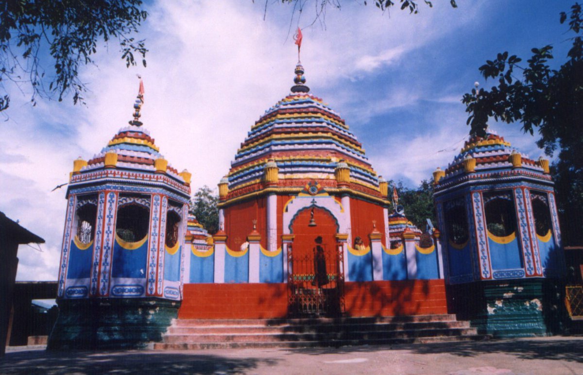 Chhinamastika Temple🔱🔱🔱 Nestled in the verdant landscapes of Jharkhand, stands the ancient and mystical Chhinamastika Temple. This sacred site, perched on a hillock at the confluence of the Damodar and Bhera rivers, is not just a place of worship but a testament to the…