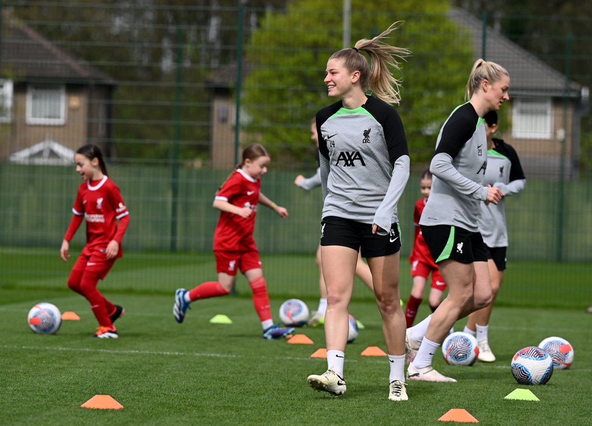 LiverpoolFCW tweet picture