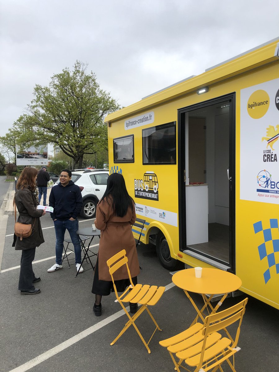 DraaFatima's tweet photo. #onestlàpourvous 
@FTravail_CVL  accompagne les porteurs de projets #créa 
Le bus de l #entrepreneuriat @BGELoiret était av Boliere à #Orléans. Au plus près de nos publics. #proximité #QPV Prochain arrêt 18/4.@fdeschamps28 @Cath45RENAUD https://t.co/xvW3lJkFdJ