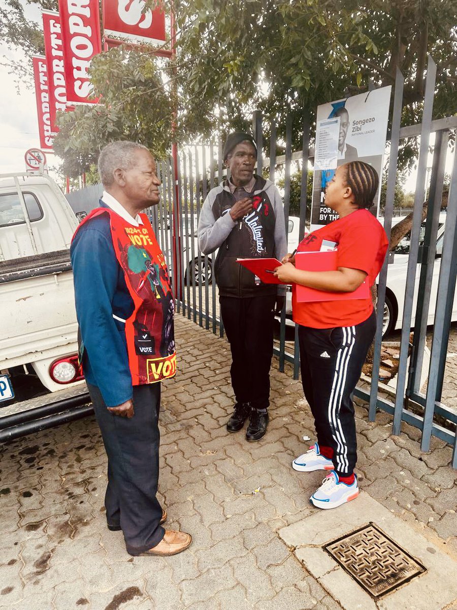 ‼️The MMC for Health and Social Development Ennie Makhafola leading COJ ward 100 door-to-door today. #MothoMothong #VOTEEFF