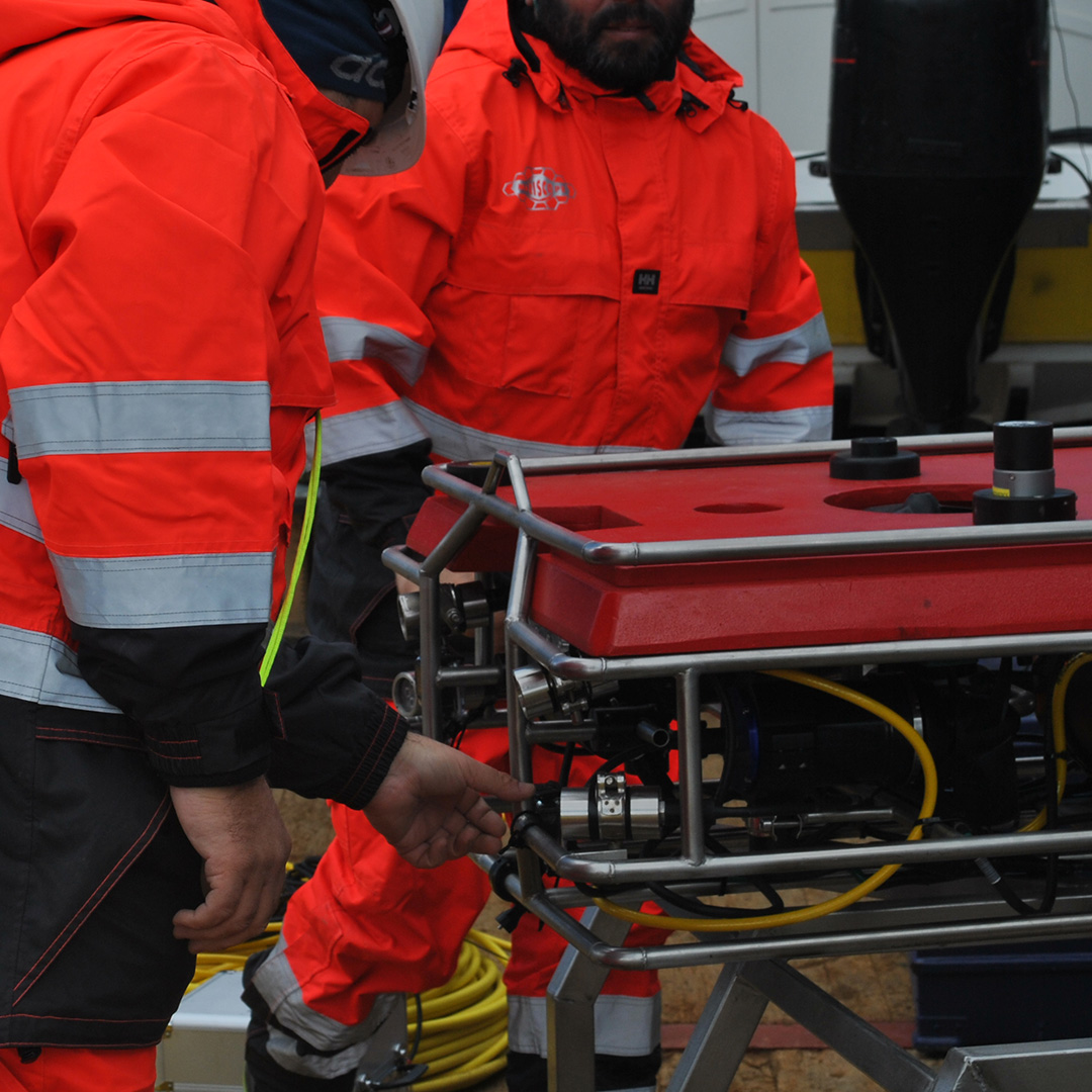 mariscope's tweet photo. By having highly qualified personnel, the company has the necessary capabilities in each of the facilities, to perform special operations as well as adaptations of the equipment according to the requirements of the tasks or needs of its customers. #mariscope https://t.co/CEdsB45E4g