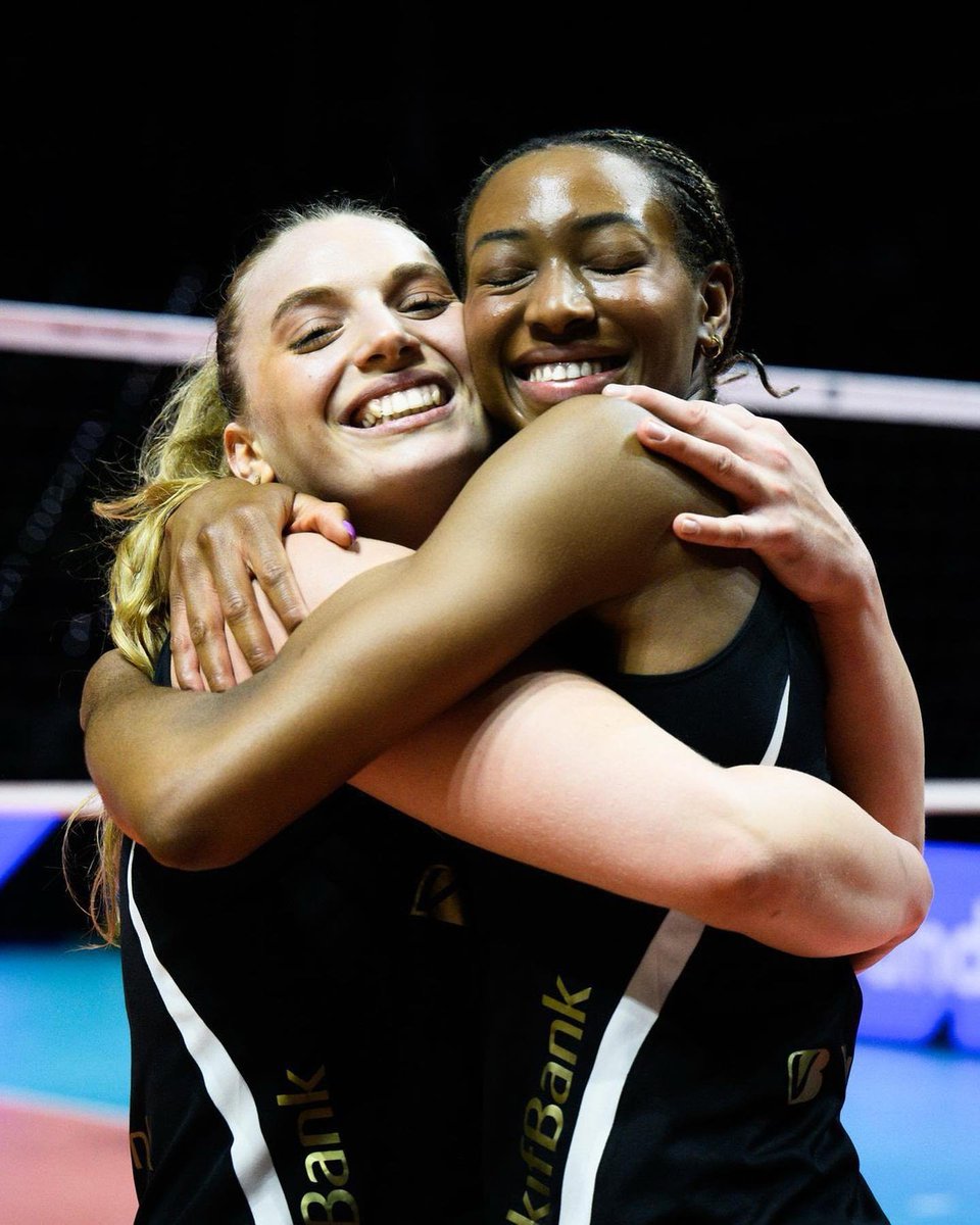 🇺🇸Chiaka Ogbogu, bugün 🇹🇷Vakıfbank ile son maçına çıktı.

#CLVolleyW 🏆🏆
#ClubWorldChamps 🏆🥈🥈
#SultanlarLigi🏆🥉🥉
#KupaVoley🏆🏆 🥉
#SüperKupa 🏆🏆🥈