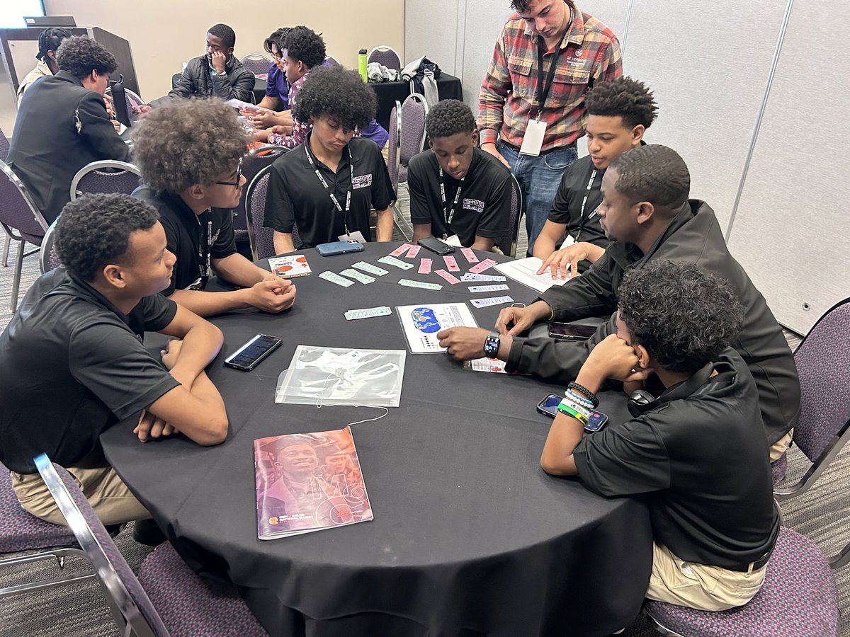SMOOTHMOVEMENT1's tweet photo. Join a game of energy to see if you and your team can solve the energy the world is facing. The winning team gets prizes! Engage with with each other who are helping GE solve this problem. @CurtisBates06 @DrBrendaMack @MCulbertson_RV @RichlandTwo  #CLEMSONMOC https://t.co/DJAiy7dvyD