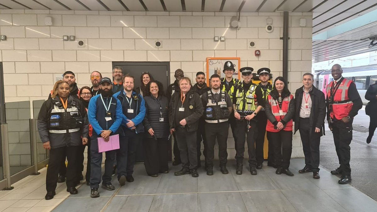 Yesterday, we carried out a revenue block at Wolverhampton with our colleagues at @AvantiWestCoast , @chilternrailway , @CrossCountryUK , @LNRailway and @tfwrail , This joint exercise allowed us to cooperate to crack down on fare evasion across our networks. A thread… 🧵 1/4
