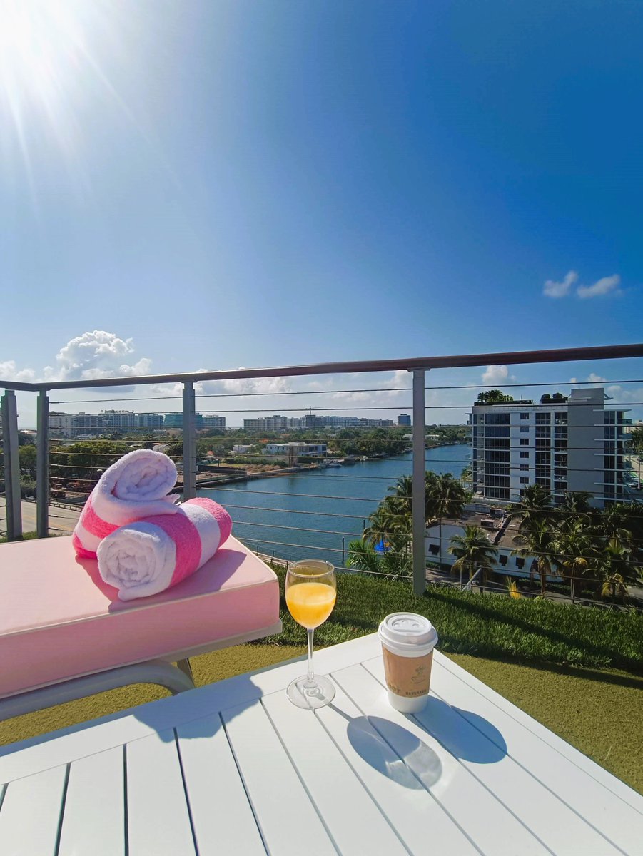 Fridays do not get better than this. buff.ly/2S1Wy88 #grandbayharbor #gbbmoments #roomwithaview #coffee #organgejuice #fresh #morning #miami