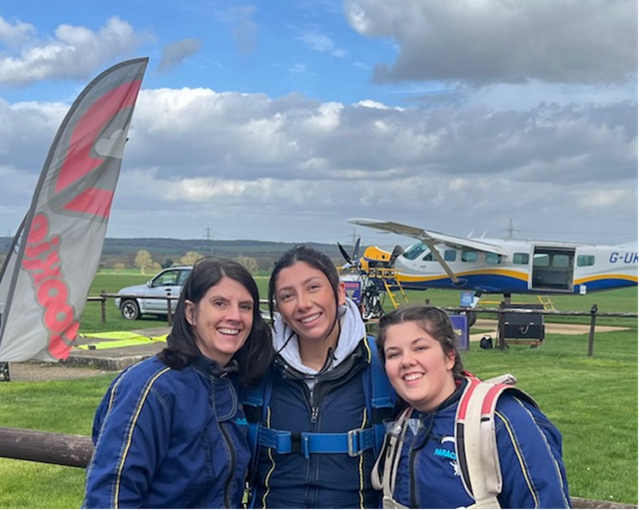 Well done to PA Holly Risk for taking part in a fundraising skydive for @LFoodbank and raising over £450! Read about Holly's intrepid skydive and how it turned into a family affair here: stoneking.co.uk/news/community… #Fundraising #StoneKing #FoodbankFundraiser'