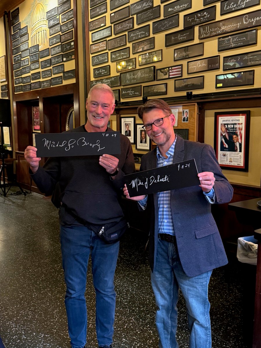 Great night celebrating two Milwaukee artists Mike Brophy and @mdesisti! The are being added to our walls of more than 2,000 signature plaques.