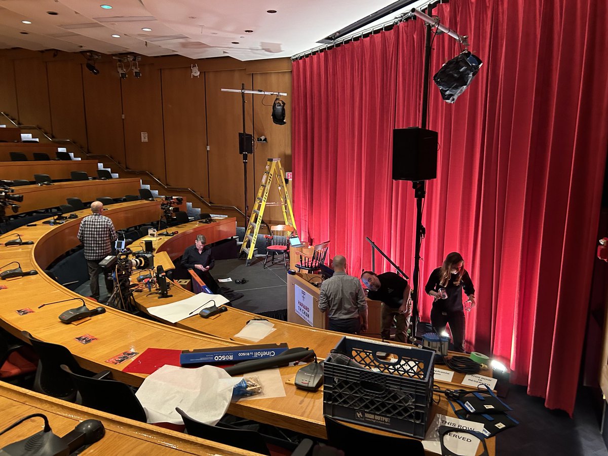 Awesome to see the Studio team @harvardchansph get ready for ⁦<a href="/SenSanders/">Sen. Bernie Sanders</a>⁩ event this afternoon
