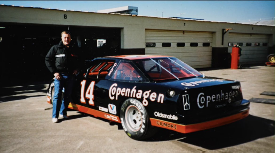 A great story told by one of the nicest & smartest guys to ever roam a #NASCAR garage. Spend a few minutes listening to legend Tex Powell talking about Roger Penske, Don Miller, Rusty Wallace & A. J. Foyt. Sadly, Tex passed away last November. Link ⬇️ youtu.be/-F1To96M2Qo?fe…