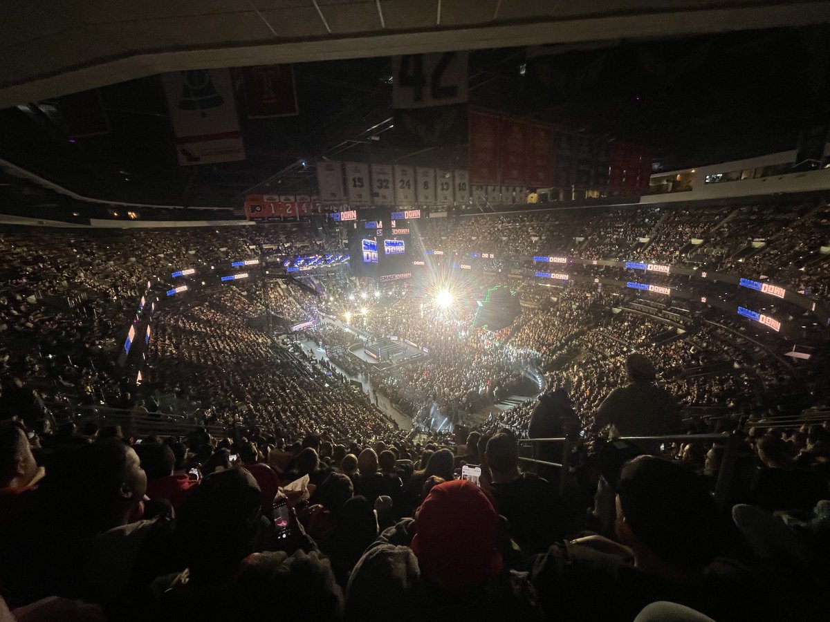 WWE SmackDown tonight at the Little Caesars Arena in Detroit has SOLD OUT over 14,000+ tickets.

It's the 18th CONSECUTIVE sellout for WWE.

The streak continues 🔥