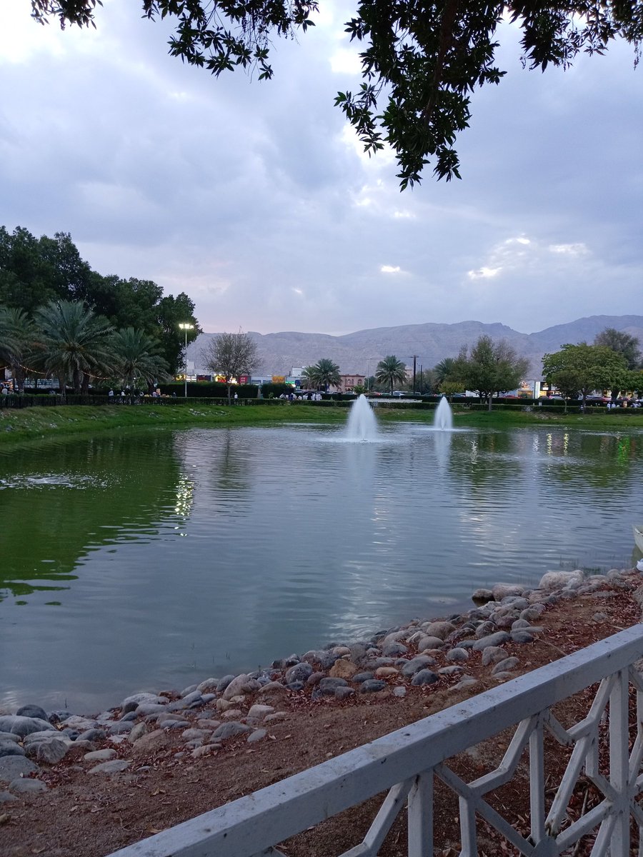 أسعد نفسك بما عندك واقنع بما قُسِم لك وعش حياتك... فبعض لحظات العمر لا تُعوَّض ولا تُنسى👌🏻