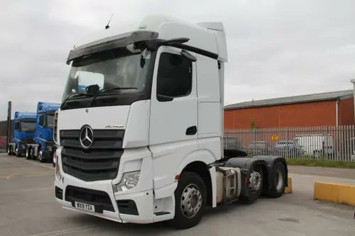 Looking for a Used Truck? This is perfect for an owner driver or if you are looking to add to your fleet. 
#Actros #Euro6 🍃 + MirrorCam
Truck Tour Video link 👇 with Tim Sutcliffe taking you around the specification. #UsedTrucks bit.ly/3UaWhC1 
youtu.be/najd7u1Nud4