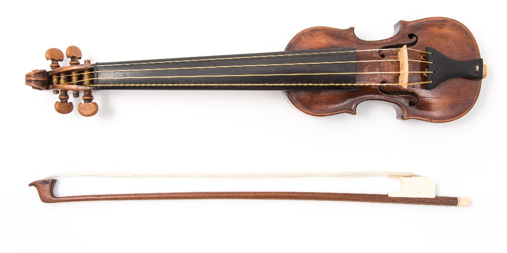 Our #HeritageHighlight for today is this wonderful Dance Master’s fiddle, produced in the mid-1700s and used in Bath at the time of Beau Nash. It is only 42cm long and its small size made it easy to transport in the pockets of fashionable coats! 🎵🎶