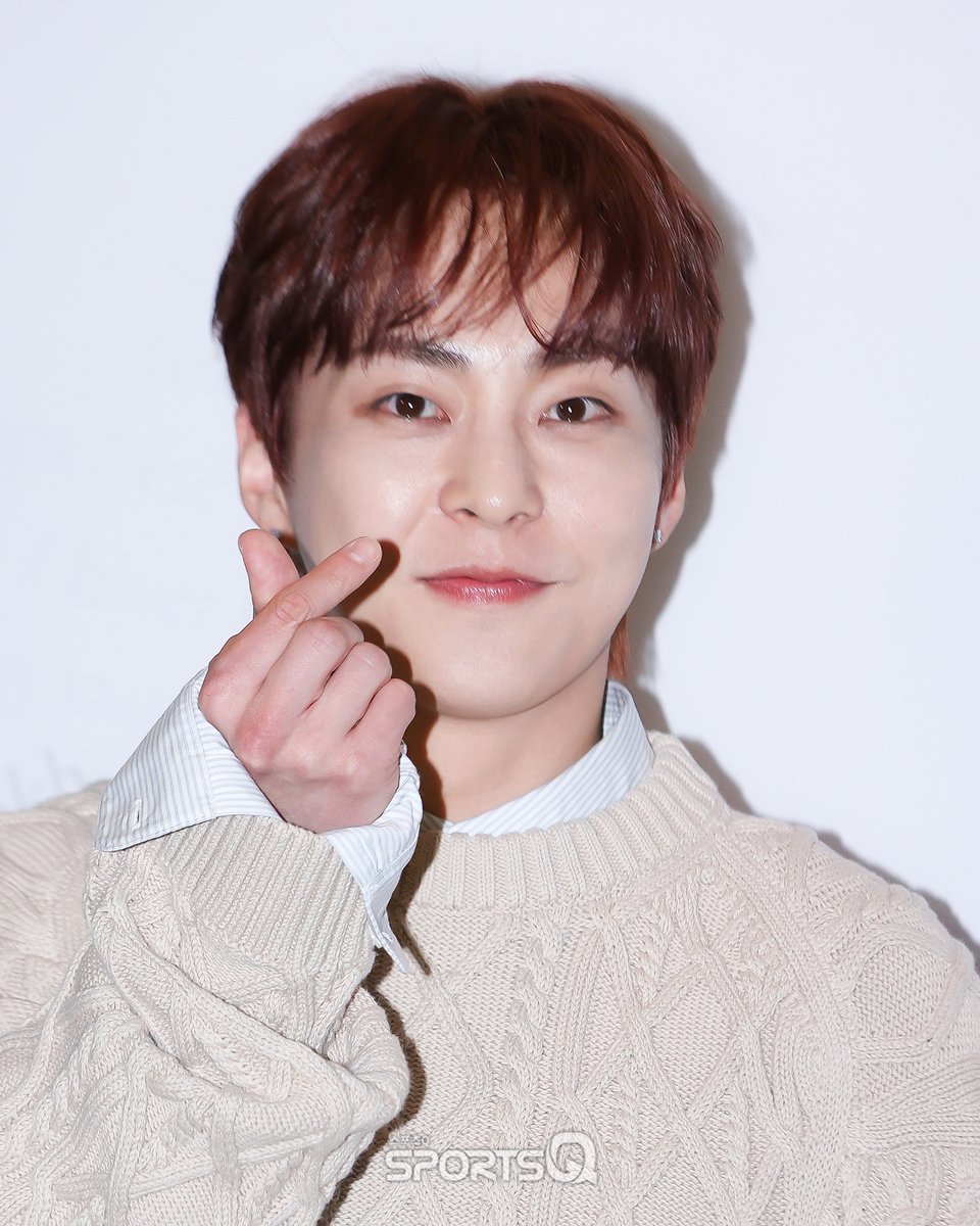 [#포토Q] 240411 시우민 rokh X H&M 포토콜 📌sportsq.co.kr/news/articleVi… #시우민 #XIUMIN #EXO #rokhHM #rokh #HM