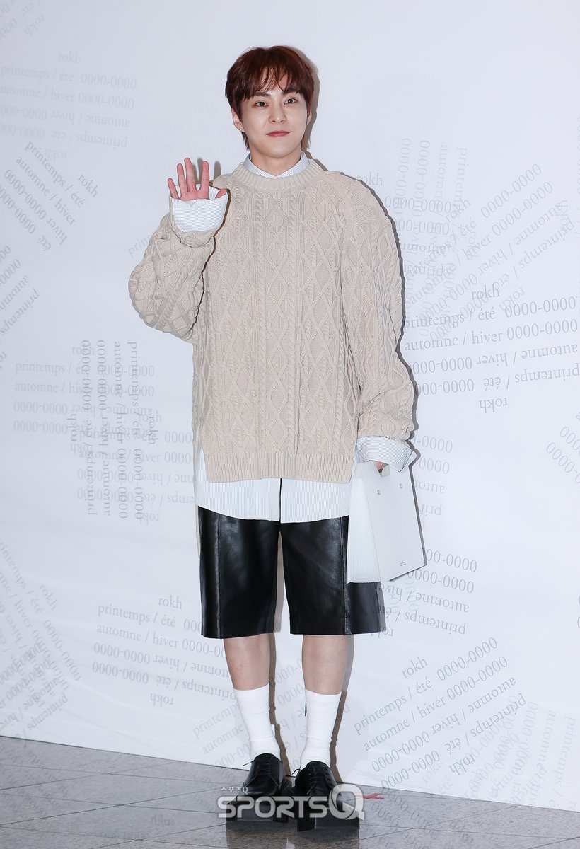 [#포토Q] 240411 시우민 rokh X H&M 포토콜 📌sportsq.co.kr/news/articleVi… #시우민 #XIUMIN #EXO #rokhHM #rokh #HM