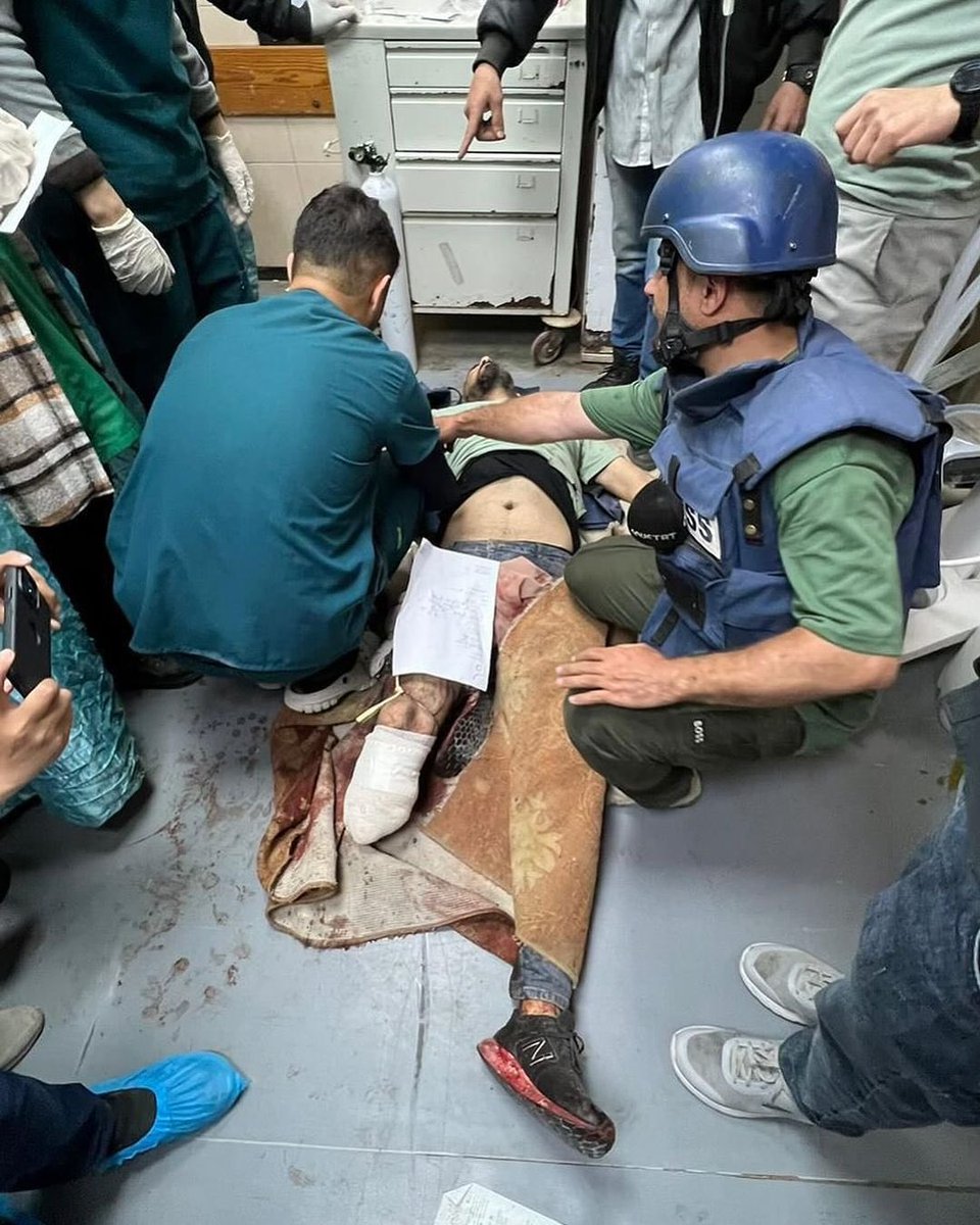 MuhammadSmiry's tweet photo. Journalist Sami Shehadeh has lost his leg after being targeted by lsrael along with a group of journalists in central Gaza today.

lsrael does not want the truth to be told. https://t.co/lTh1PVntmh