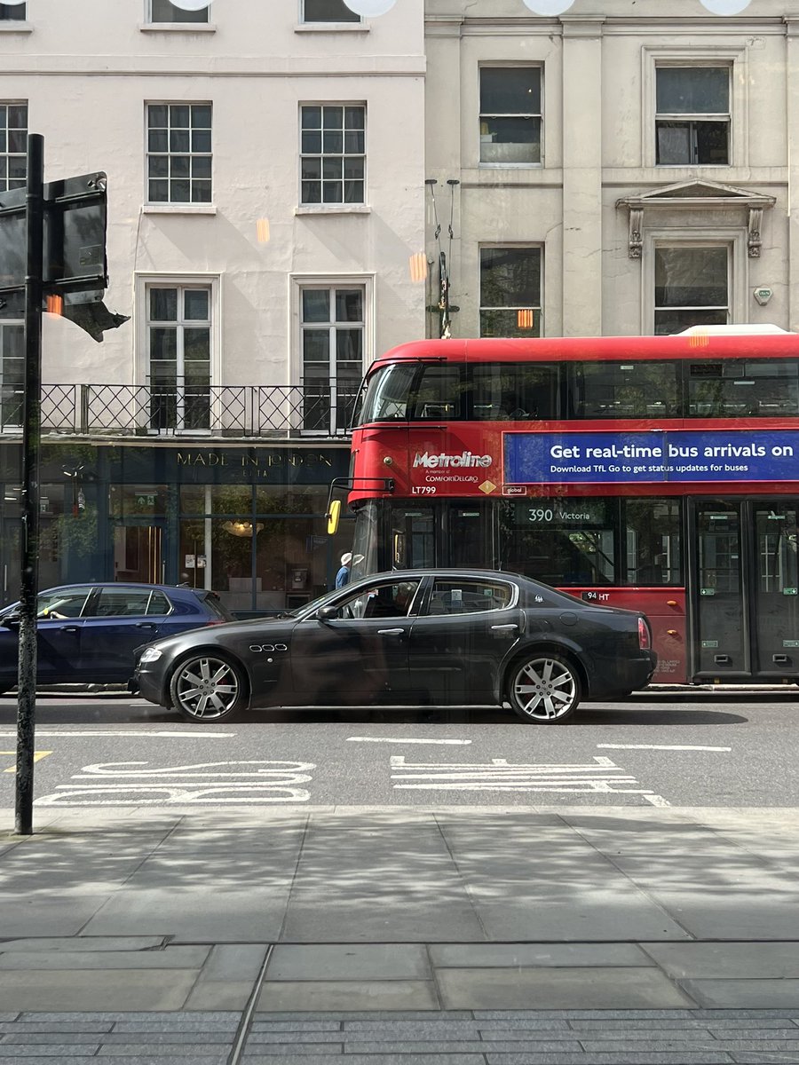 Sat having lunch and this crawls past in traffic, just furthering my opinion that they're the prettiest modern saloon. You can keep your Giulias, E60s etc (I'll accept a Rapide). It also serves as a further encouragement that I would like another 🤣