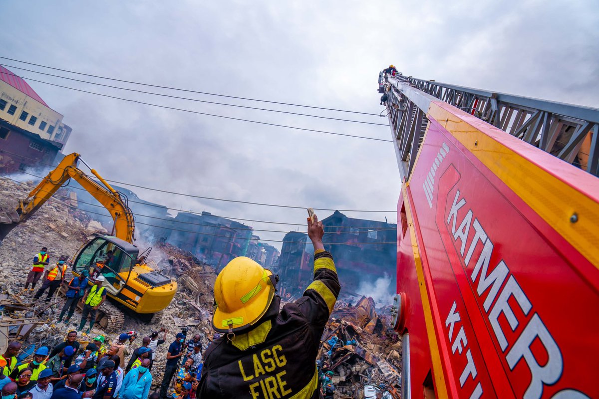 I still can’t get over the sight of the Dosunmu fire disaster site. My principal @jidesanwoolu hardly gets angry and when he does, he doesn’t display his anger easily but the disturbing images of the fire incident, the ruins and losses to individuals and State weighed heavily on…