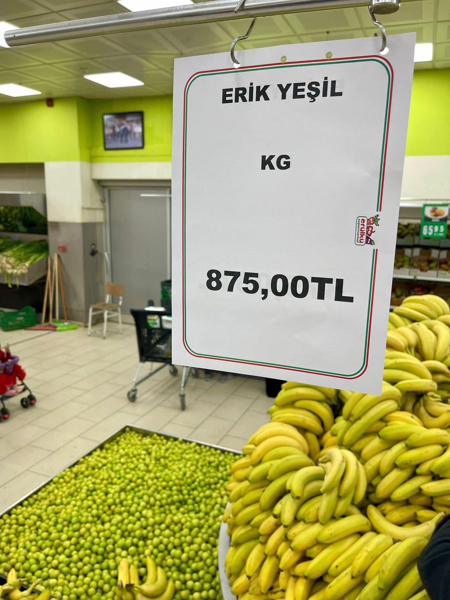 Yeşil erik 1 Kg’m 25 Euro’ya 

1 Kg’mı da 27 dolar...🤪

#zamgeldi 
#dolar #euro 
#enflasyon 
#çöküşdönemi