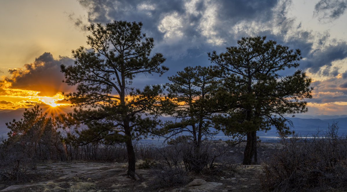 Sunset at Castle Pines. #stormhour #Colorado #cowx #photography