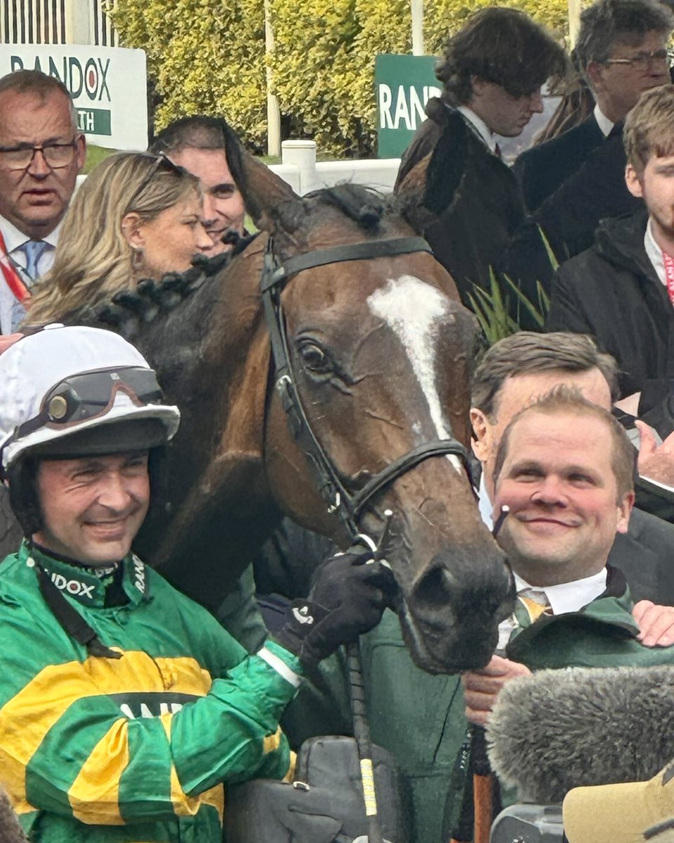 JONBON wins the Grade 1 Melling Chase. 🏆 A wonderful horse! 💚💛 @sevenbarrows