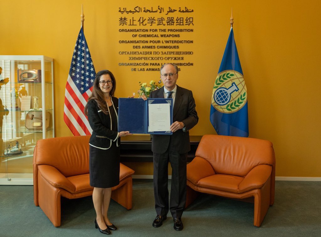 Welcome new U.S. Permanent Representative to the OPCW, Ambassador Nicole Shampaine, who presented her credentials today to the @OPCW Director-General Fernando Arias in The Hague.  #NoChemicalWeapons #NoImpunity