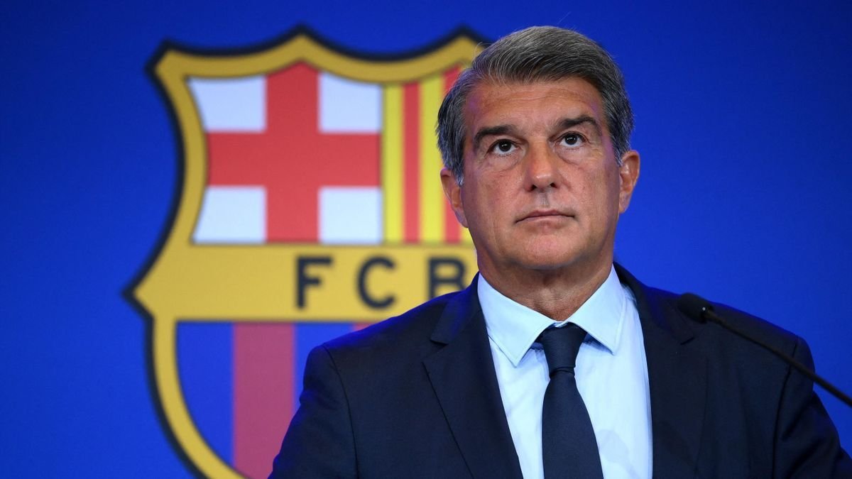 Laporta has met with the Barça players. He told them that he has seen a 'champion team'. Laporta also thanked the veterans (Ter Stegen, Gündogan and Lewandowski) for taking a step forward. — @_AdrianSnchz