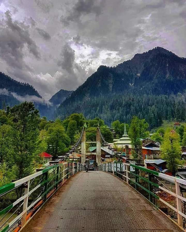 Sharda Neelum Valley AJK ❤️ Explore The Heaven With Us Explore The Nature With Us #Sharda #ShardaUniversity #Neelum #NeelumValley #kashmirvalley #kashmirtourism #kashmirbeauty #Kashmir #neelumtrekkersclub #Beautifulpakistan #EidAlFitr2024