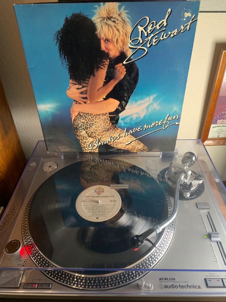 #NowPlaying Rod Stewart - Blondes Have More Fun 1978.
Sings a lot #rodstewart #vinyl #vinylrecords #vinylcollection #vinylcommunity