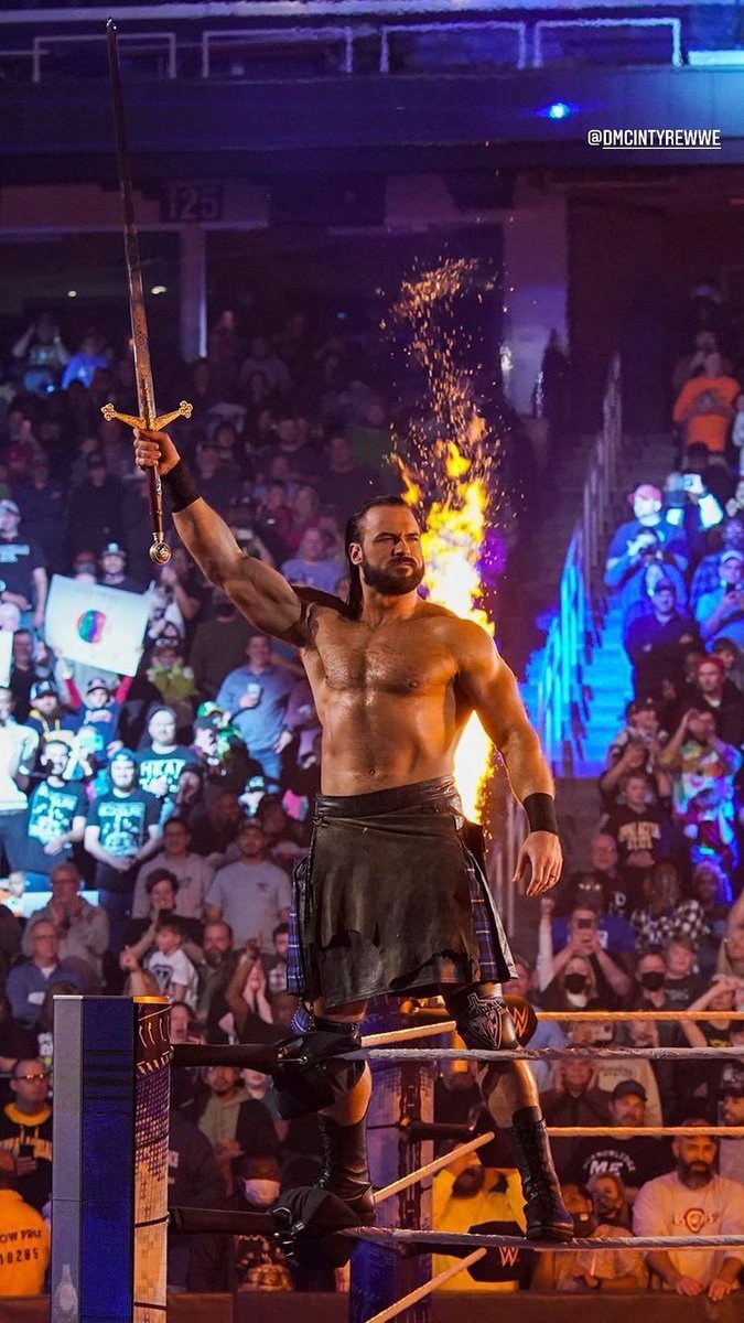 FADJORASZWWE's tweet image. #TeamDrew or #TeamCMPunk ?