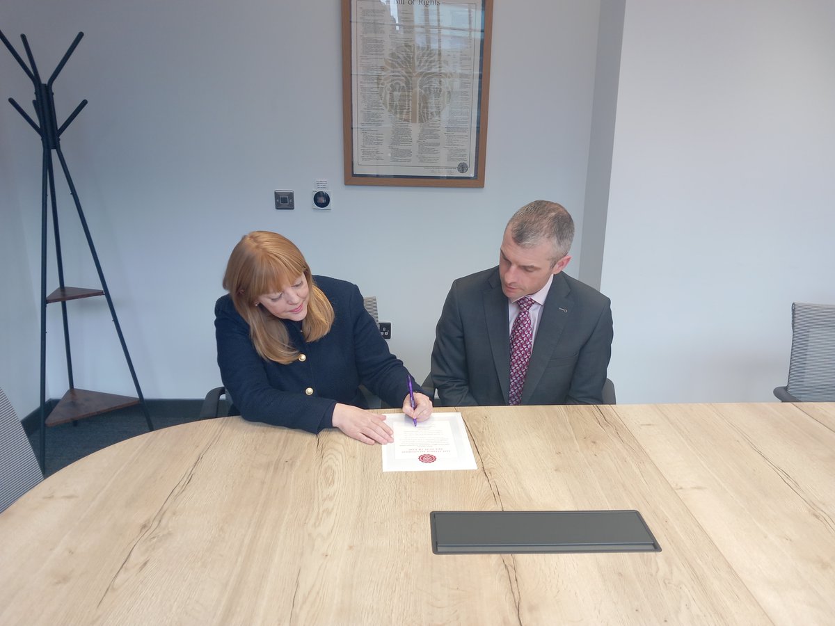 Northern Ireland Human Rights Commission signs pledge to uphold the rule of law and the Independence of the Legal Profession. lawsoc-ni.org/nihrc-signs-pl… #Justice #ruleoflaw #PledgetoUpholdtheRuleofLaw