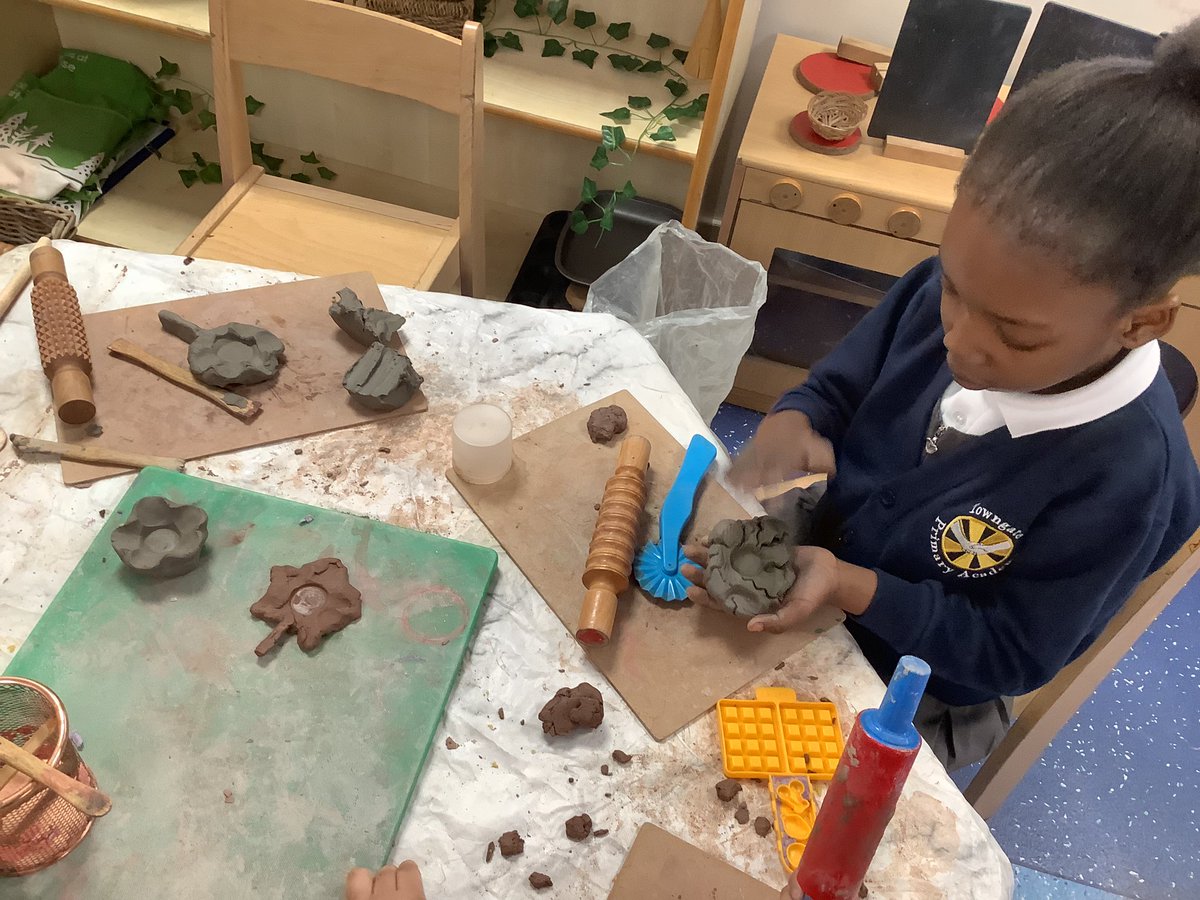 IPMATTowngate's tweet photo. The children have used clay to mould their own flowers.
#tpa #receptiontpa https://t.co/tMKHFxJ40W