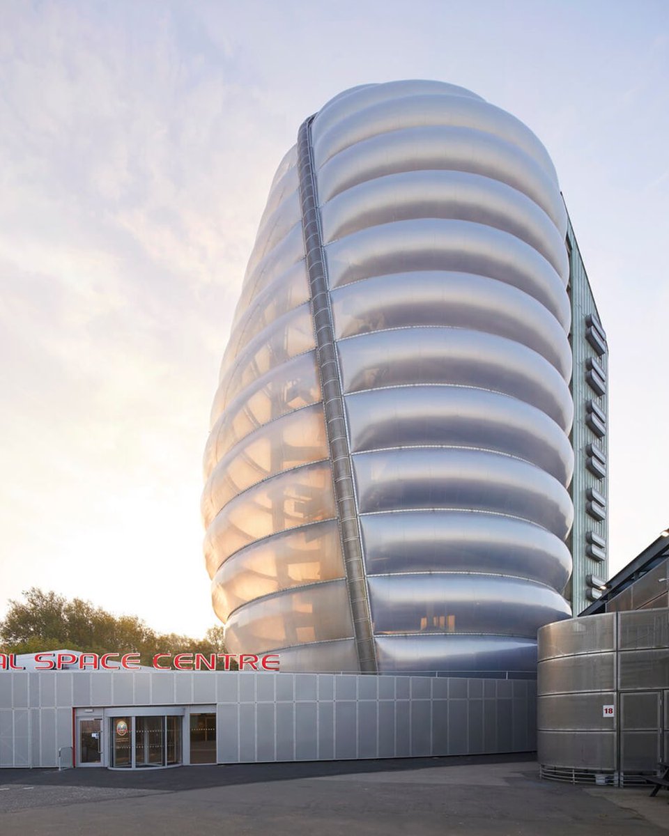 National Space Center, designed by @GrimshawArch features the UK’s largest planetarium and an iconic 42m high Rocket Tower. The structure features an innovative design, incorporating inner and outer layers of ETFE (Ethylene Tetrafluoroethylene), presenting unique challenges. The…