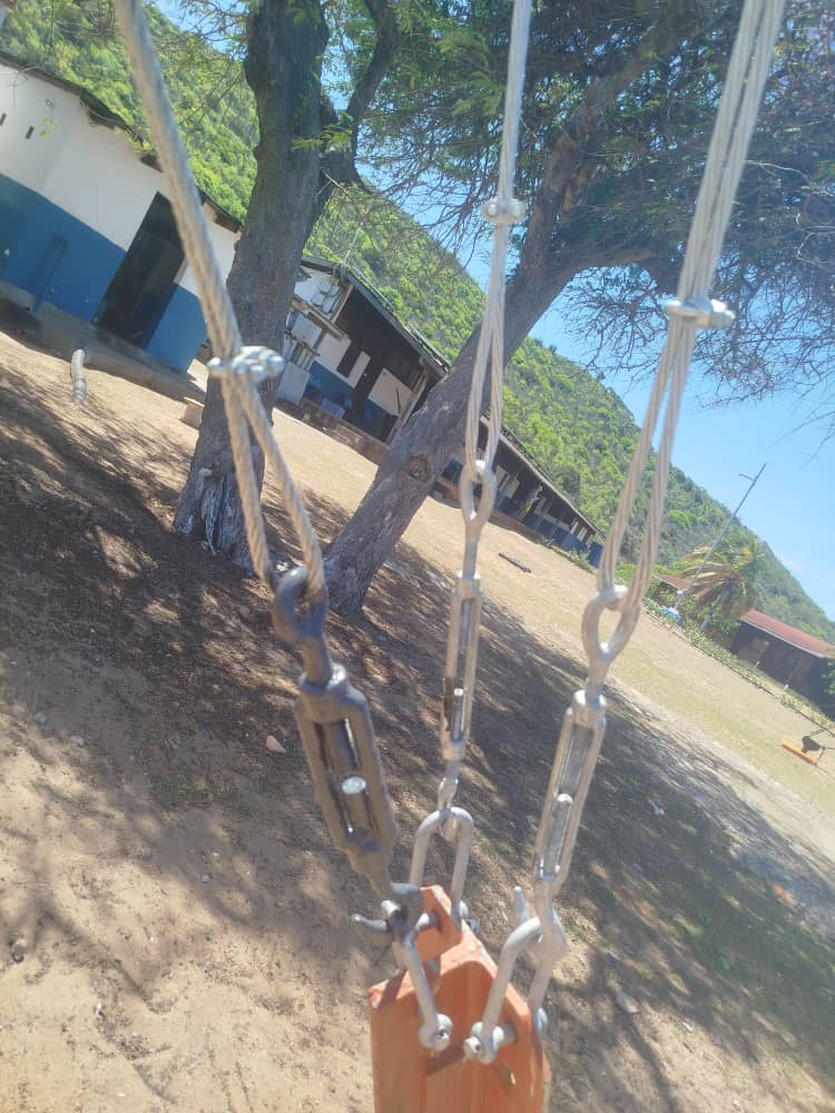 Efectivos de la Estación Secundaria de Guardacostas "LOS TESTIGOS", gestionaron el reemplazo del Sistema de Guayas de la Torre de Comunicaciones de la Isla Iguana, en el Archipiélago Los Testigos