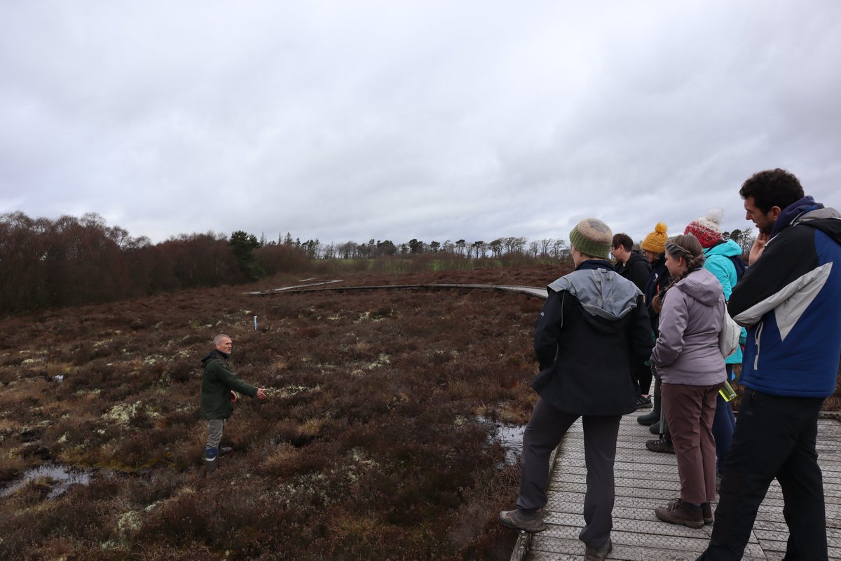 We were delighted to be joined by @NatureChampions, @ElenaWhitham & @SueJWebber, at Red Moss of Balerno this morning to discuss the value of 🏴󠁧󠁢󠁳󠁣󠁴󠁿's peatlands for people, nature and climate! #DYK that peat soils cover >20% of Scotland and store around 1.6 billion tonnes of carbon?!