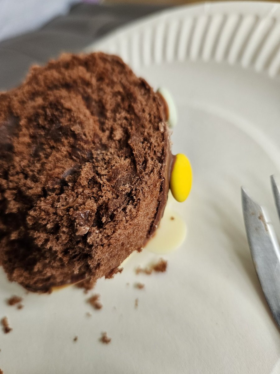f_sammyf757's tweet photo. @marksandspencer Omg Colin, what happened to you.  Are you going through the menopause? You are as dry as a board lol. Even a lady of a certain age loves a Colin on her birthday. What a difference a year makes. Your chocolate is so thin, buttercream gone, have you being dieting? https://t.co/lArlv120lv