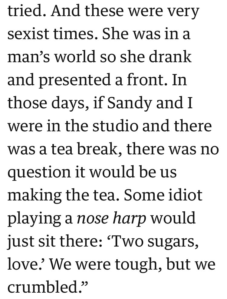 Dos deidades como Linda Thompson y Sandy Denny en el estudio, y en la pausa para el té se daba por descontado que les tocaba a ellas prepararlo, incluso para el ultimo mindundi 😡