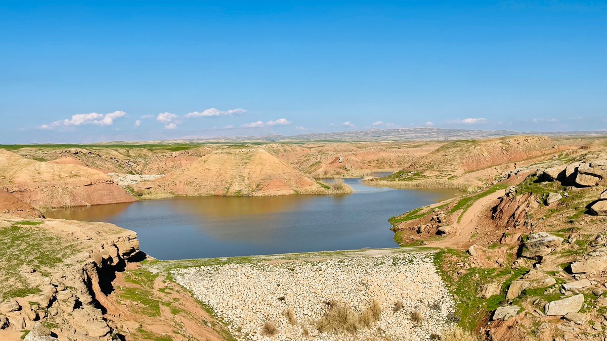 بەهاری جوان و پاکی گوندی تەنورە لە سنووری ناحیەی قورەتوو لە گەرمیان.