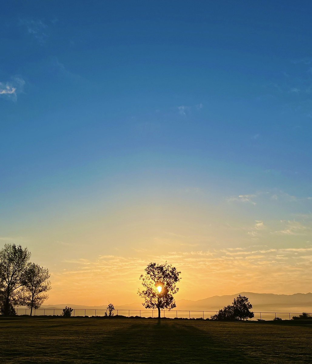 Good Morning From #SoCal!🌞 #FridayMorning #Sunrise #SunrisePhotography #Spring #Sky #SkyPhotography #April