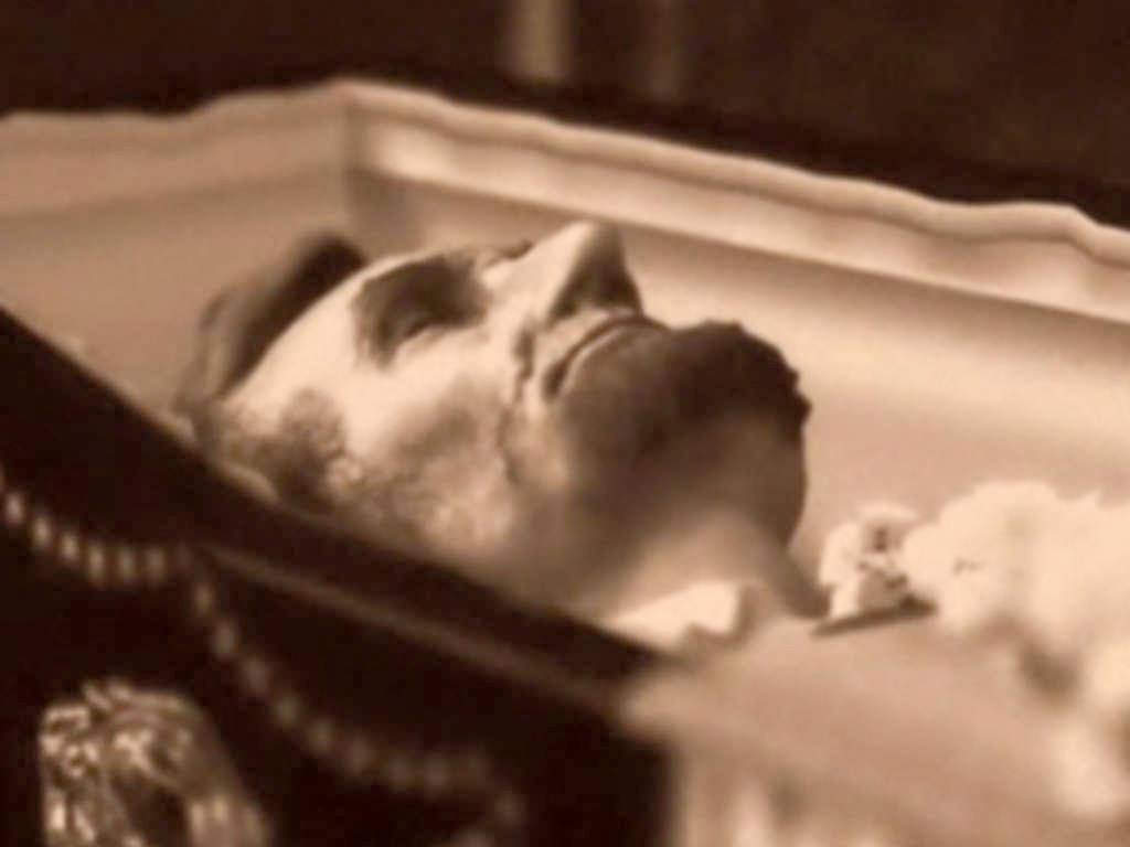 The only known photograph of a president in an open coffin (Lincoln lying in state in New York)
