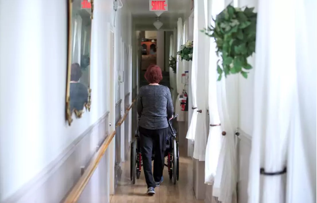 A hefty bill for not leaving hospital. Is an Ontario law policy charging $400-a-day to patients who don't want to move to an assigned long-term care home acceptable? w/ Tamara Moir, @JaneMeadus, @picardonhealth cbc.ca/listen/live-ra… via @cbcnews @mattgallowaycbc #eldercare