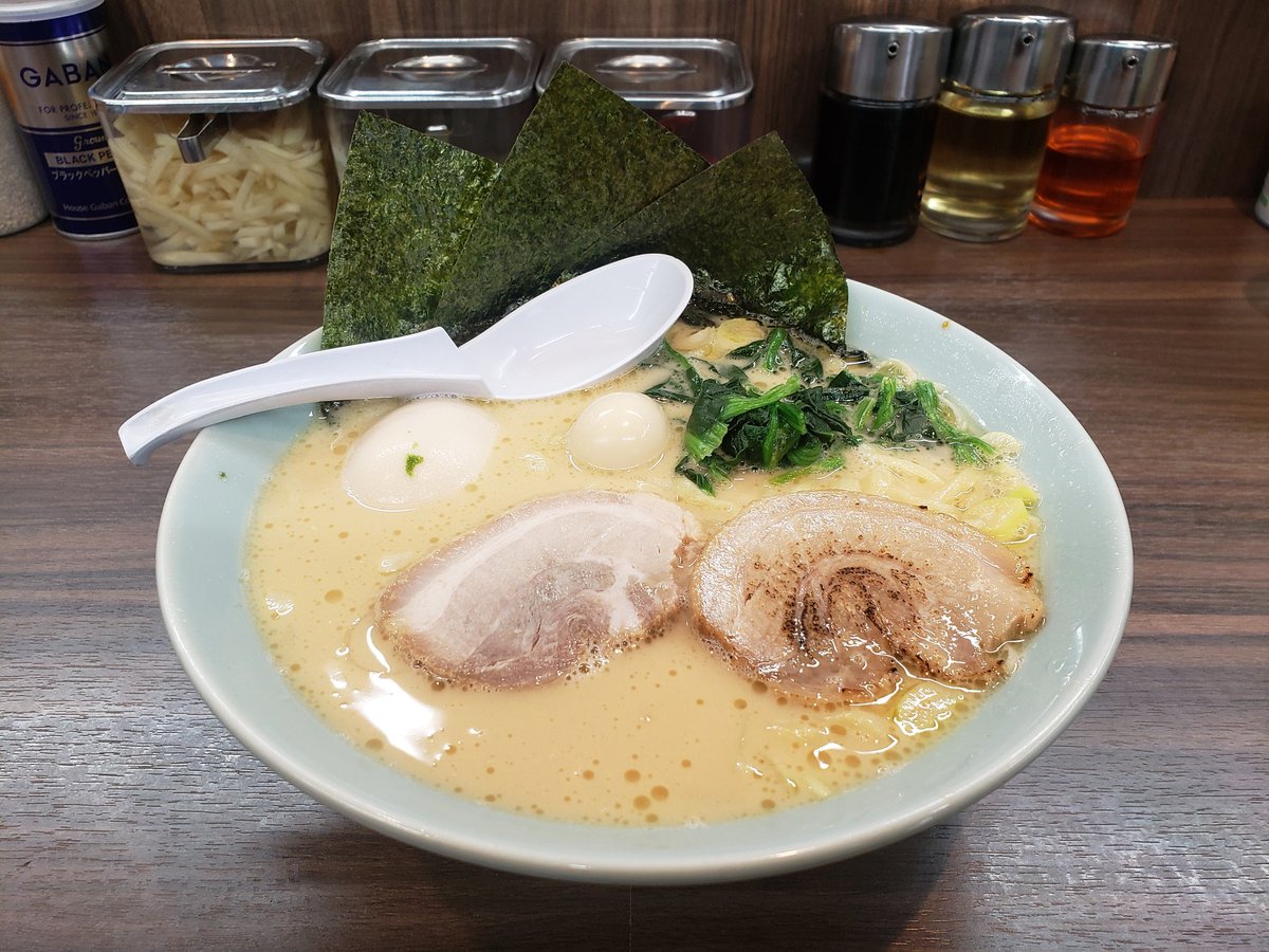 魂心家
横浜家系ラーメン
中央林間

コスパ良い🎵
昼においしいく頂きました😋