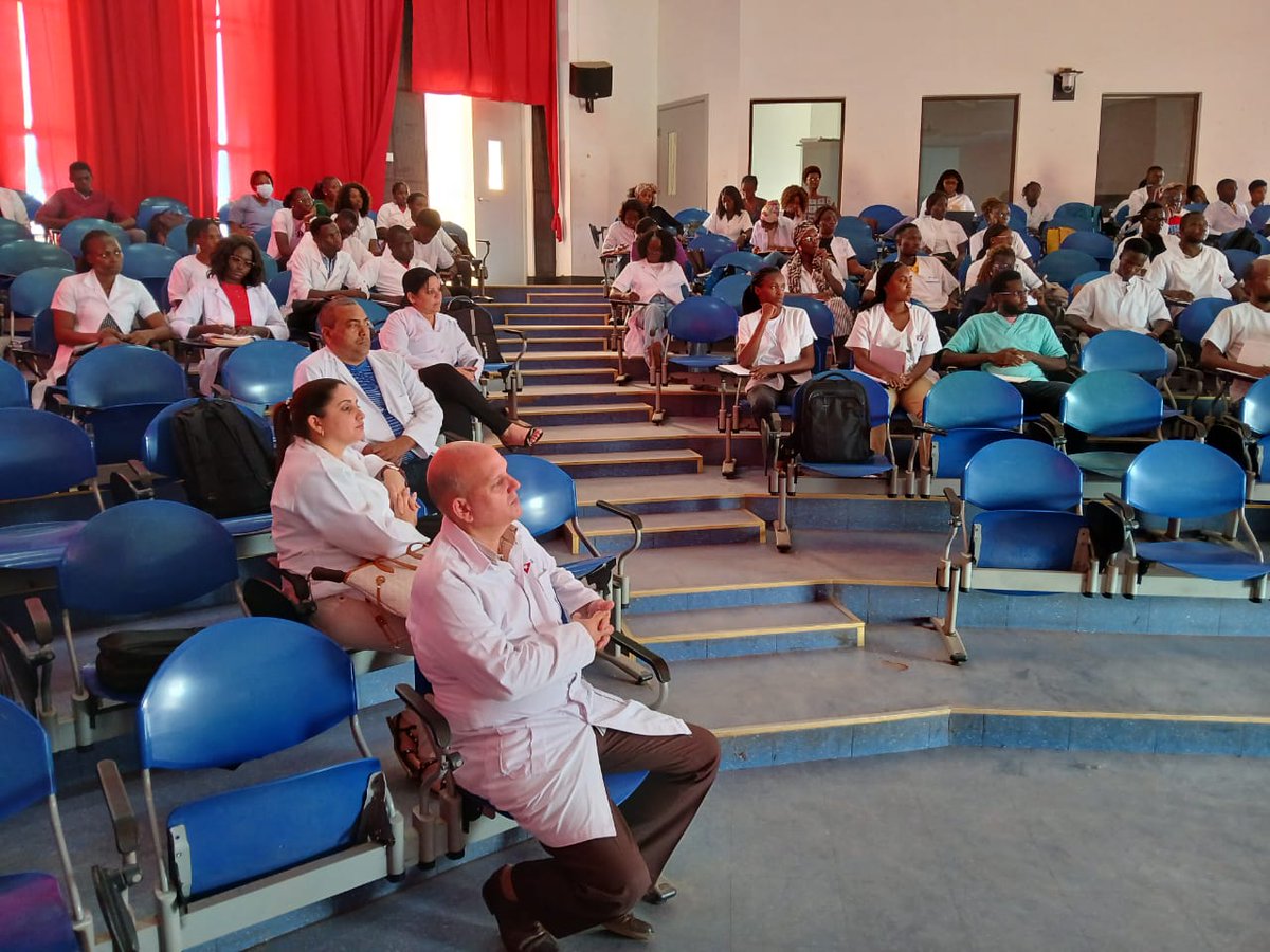 Concentrado preparatorio para  estudiantes de 6to año en Guinea Bissau, que los prepara para el examen estatal. Iniciamos hoy con temáticas relacionadas con la  Medicina General Integral, fundamentales para el Médico General Básico. 
#BMCGuieneaBissau 
#CubaCoopera 
#CubaEduca