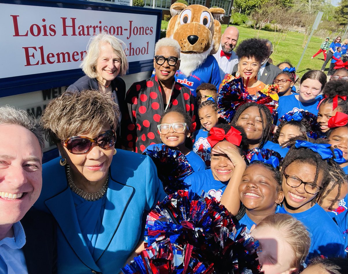 We stand on the shoulders of giants like Dr. Lois Harrison-Jones! So honored we were able to name a school after her - Lois Harrison-Jones Elementary! ⁦<a href="/RPS_Schools/">Richmond Public Schools</a>⁩